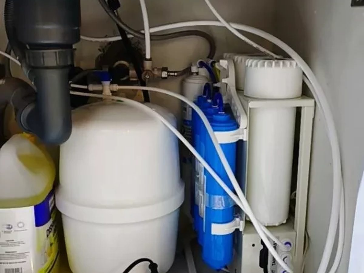 Karofi RO water purifier installed beside the sink drain