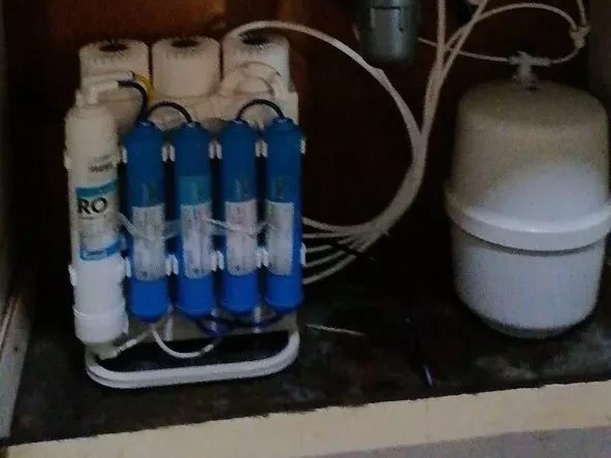 Karofi RO water purifier with storage tank under a kitchen sink